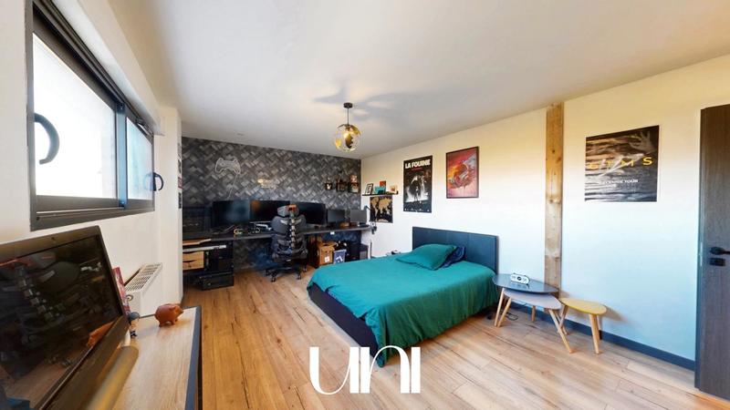 Maison - 317 m² - 9 pièces