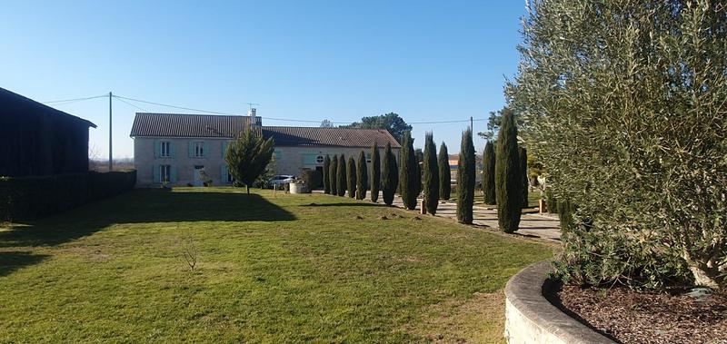 Propriété - 384 m² - 16 pièces