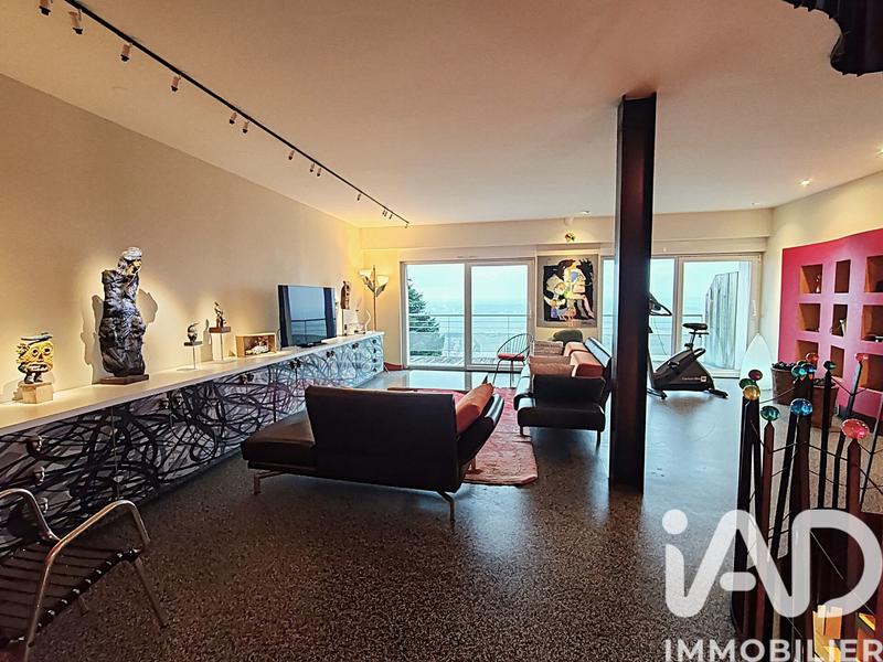 Maison - 243 m² - 7 pièces