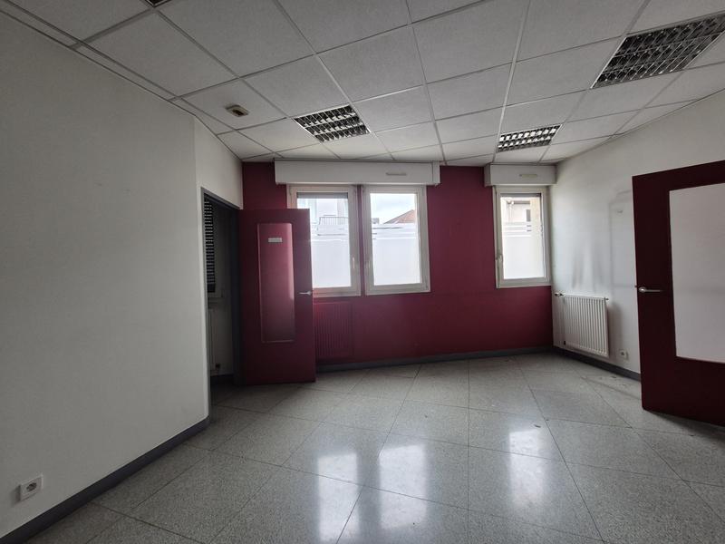 Local d'activités - 239 m²