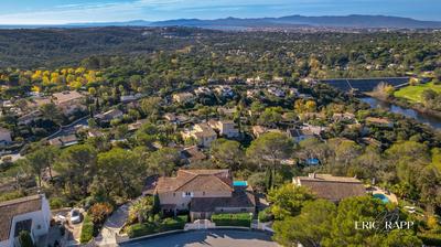 Maison - 222 m² - 7 pièces