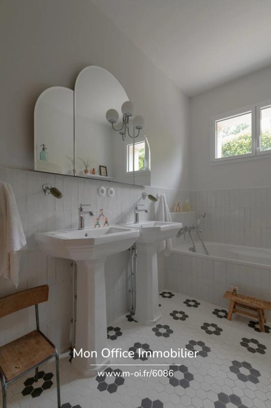 Maison - 230 m² - 8 pièces