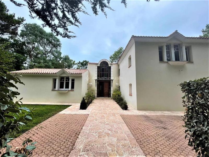 Maison - 343 m² - 7 pièces