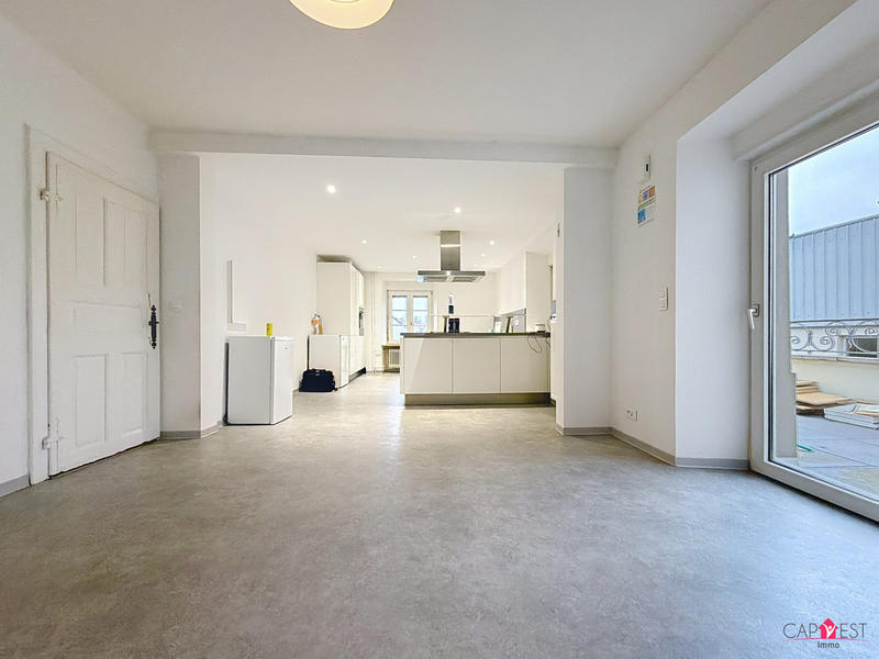 Maison - 220 m² - 8 pièces