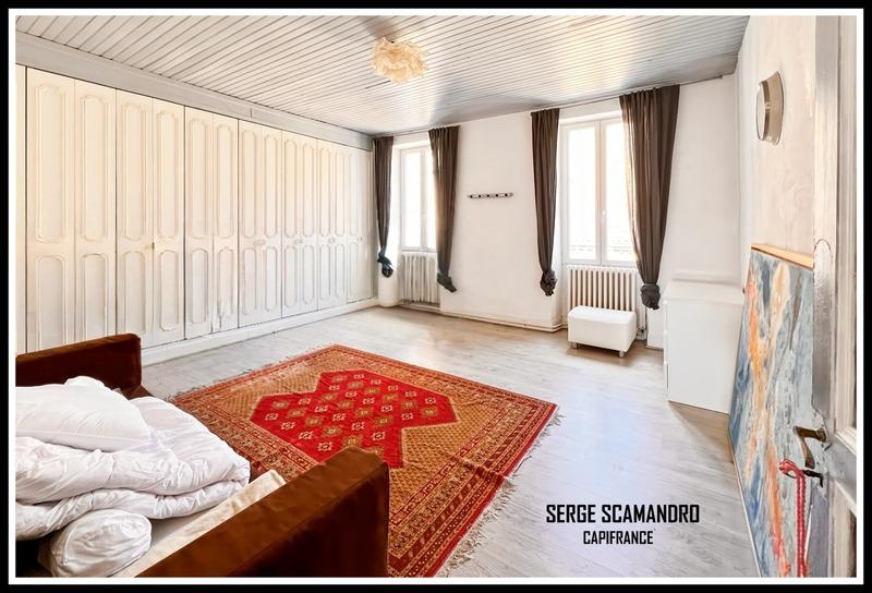 Immeuble - 130 m² - 5 pièces