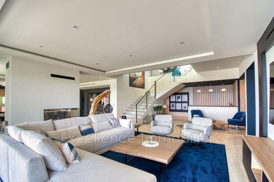 Propriété - 355 m² - 6 pièces