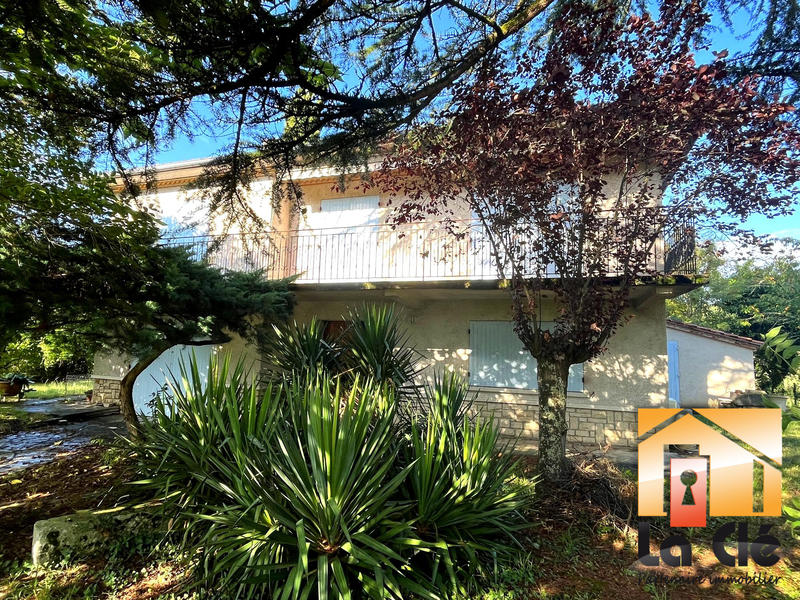 Maison - 218 m² - 7 pièces