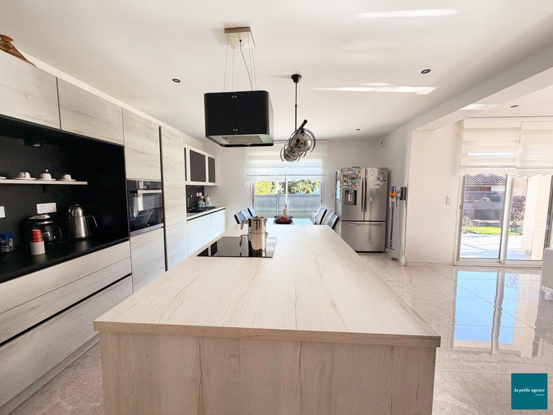 Maison contemporaine - 203 m² - 5 pièces