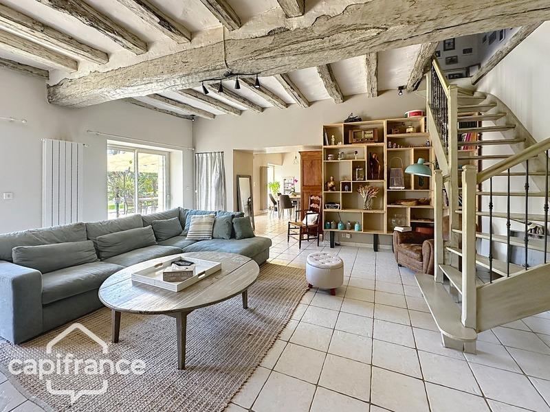 Maison en pierre - 208 m² - 9 pièces