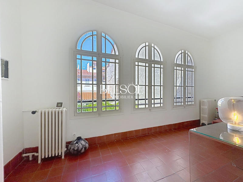 Maison - 300 m² - 8 pièces