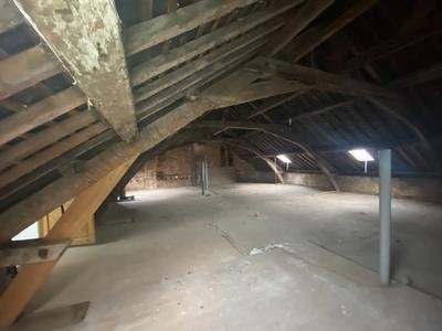 Appartement - 98 m² - 1 pièce