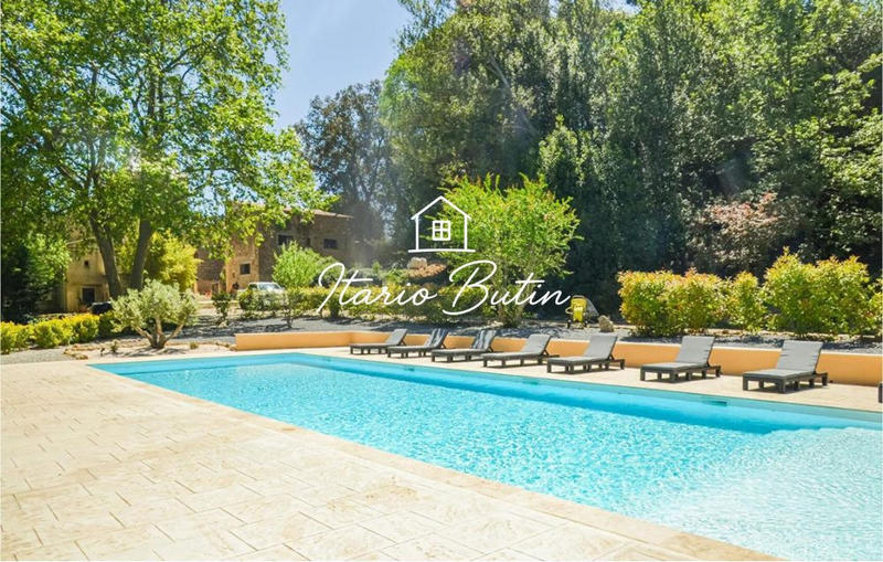 Maison - 415 m² - 14 pièces