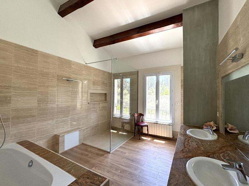 Maison - 290 m² - 8 pièces