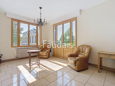 Maison - 178 m² - 9 pièces