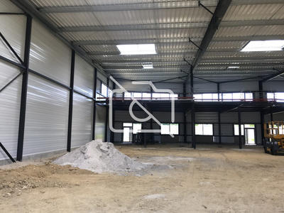 Entrepôt - 1 271 m²