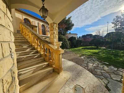 Maison - 170 m² - 7 pièces