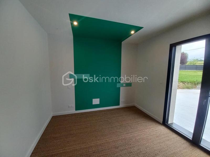 Maison traditionnelle - 220 m² - 8 pièces