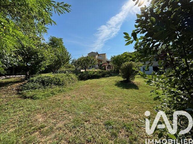 Maison - 200 m² - 8 pièces