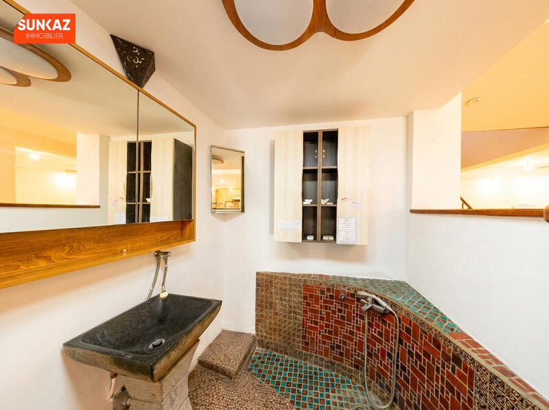 Local d'activités - 300 m² - 8 pièces