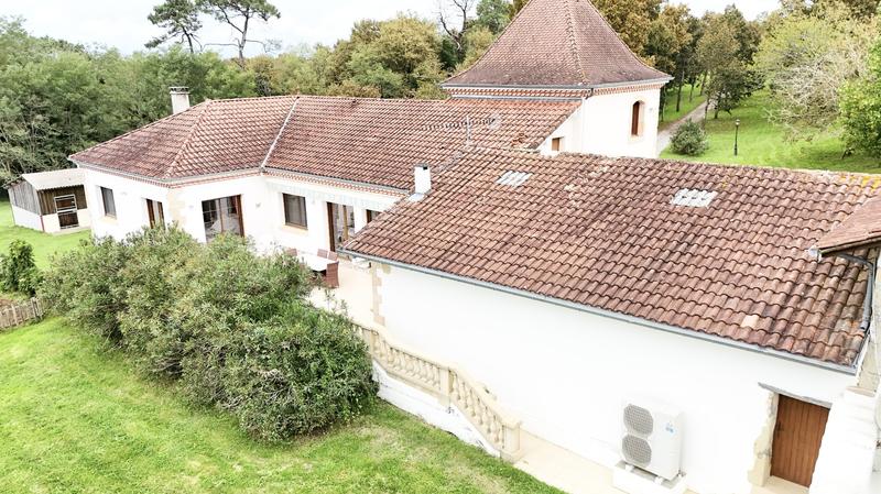 Propriété - 300 m² - 8 pièces