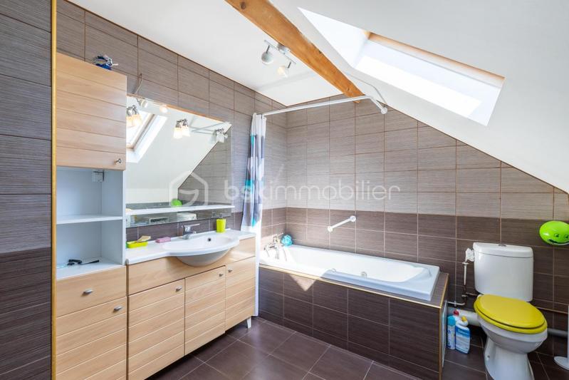 Maison traditionnelle - 168 m² - 8 pièces