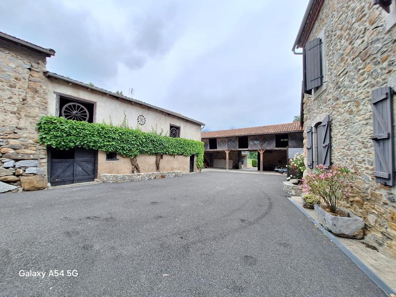 Maison - 300 m² - 11 pièces