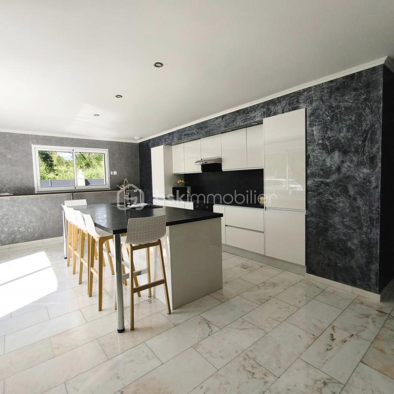 Maison - 213 m² - 7 pièces