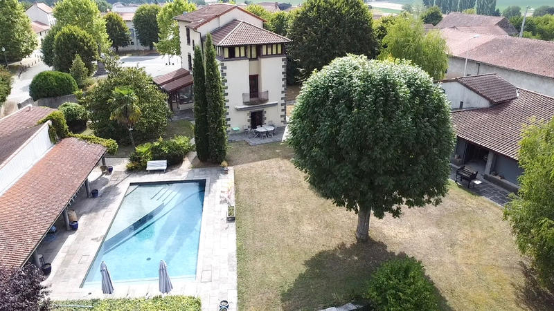 Maison - 270 m² - 6 pièces