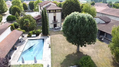 Maison - 270 m² - 6 pièces