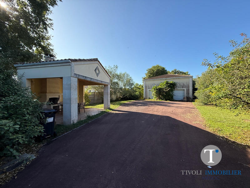 Maison - 237 m² - 8 pièces