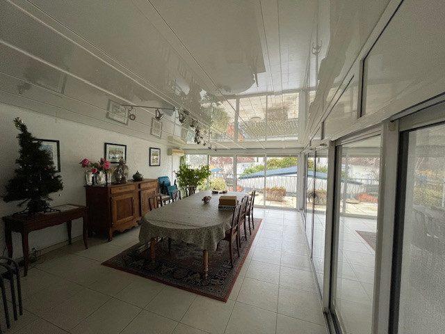 Maison traditionnelle - 143 m² - 8 pièces