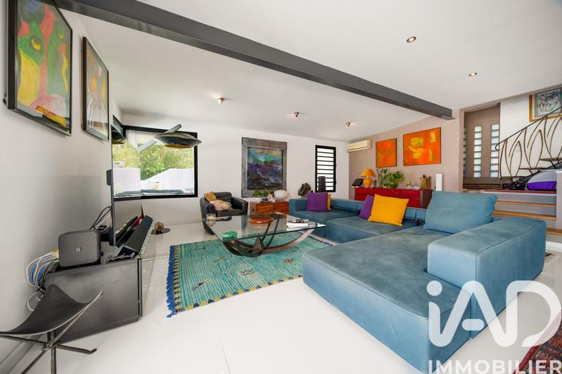 Maison - 235 m² - 7 pièces