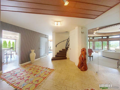 Maison - 238 m² - 8 pièces