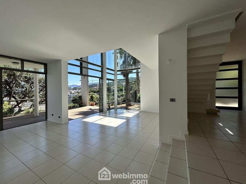 Appartement - 165 m² - 5 pièces