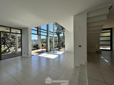 Appartement - 165 m² - 5 pièces