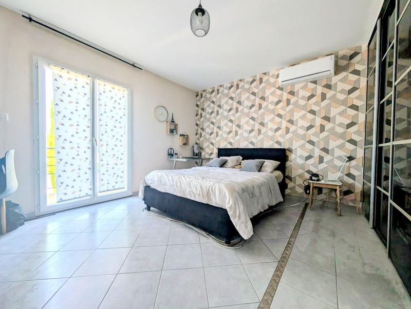 Maison - 355 m² - 8 pièces