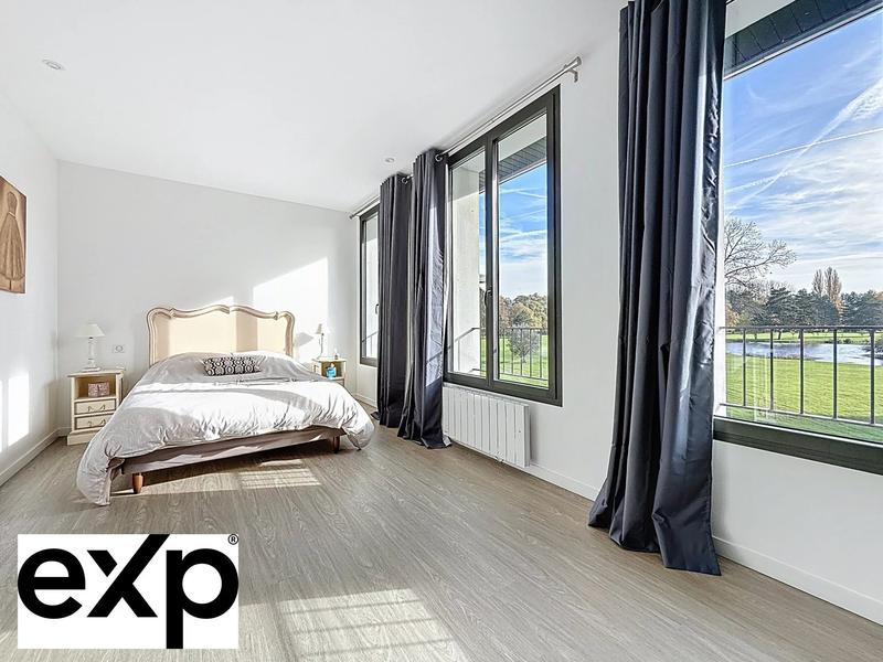 Maison - 1 032 m² - 18 pièces