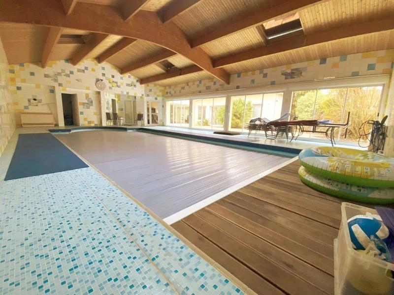 Maison - 240 m² - 6 pièces