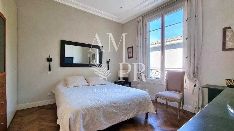 Villa - 350 m² - 8 pièces
