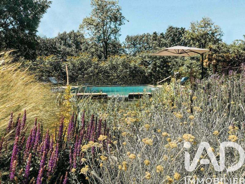 Maison - 750 m² - 24 pièces