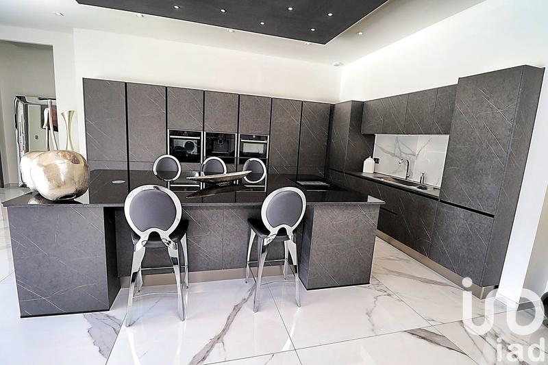 Maison - 210 m² - 4 pièces