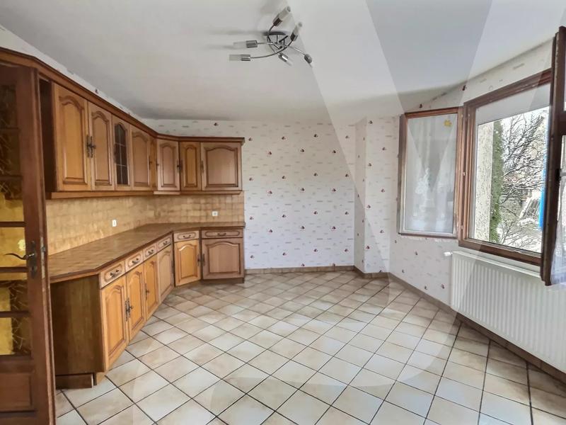 Maison - 182 m² - 8 pièces