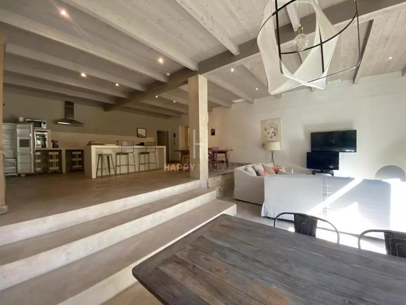 Mas - 242 m² - 8 pièces