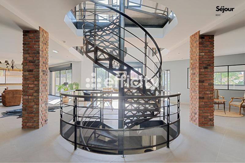 Maison - 433 m² - 9 pièces