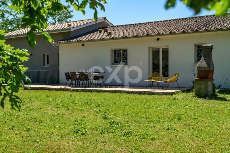 Maison - 180 m² - 8 pièces