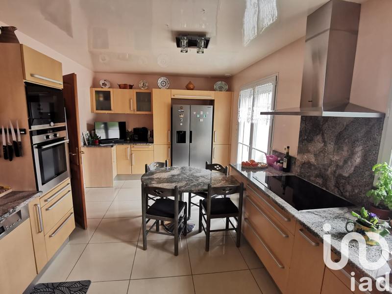 Maison - 242 m² - 8 pièces