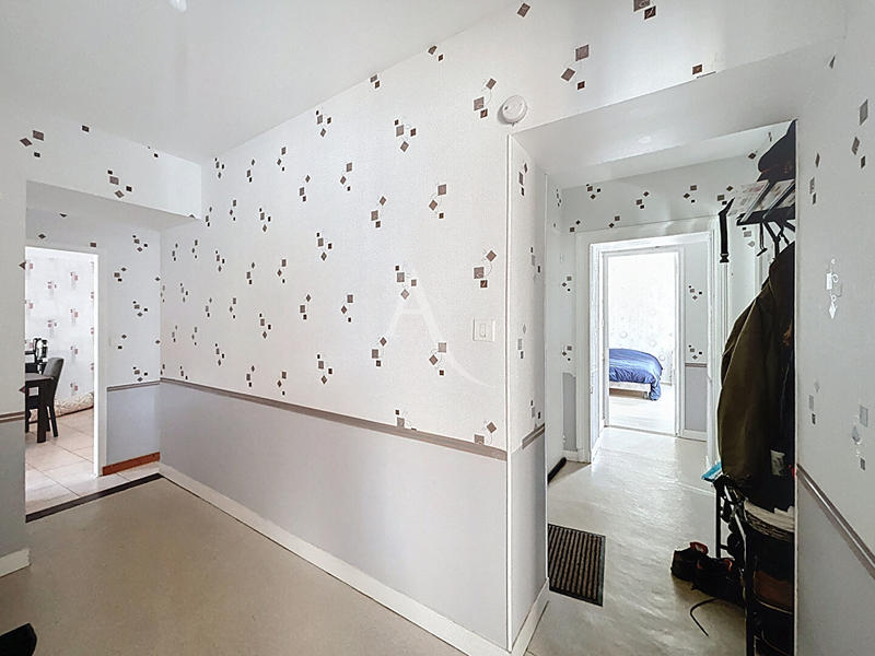 Maison - 213 m² - 8 pièces