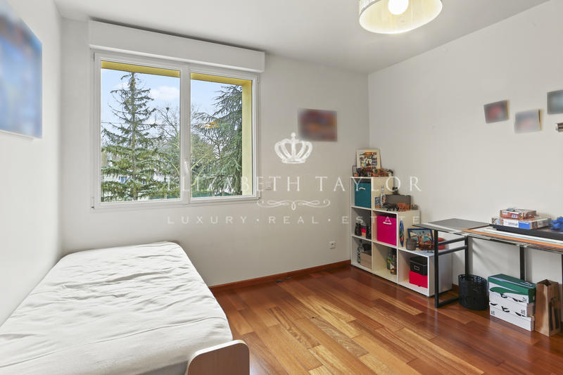 Maison - 450 m² - 11 pièces