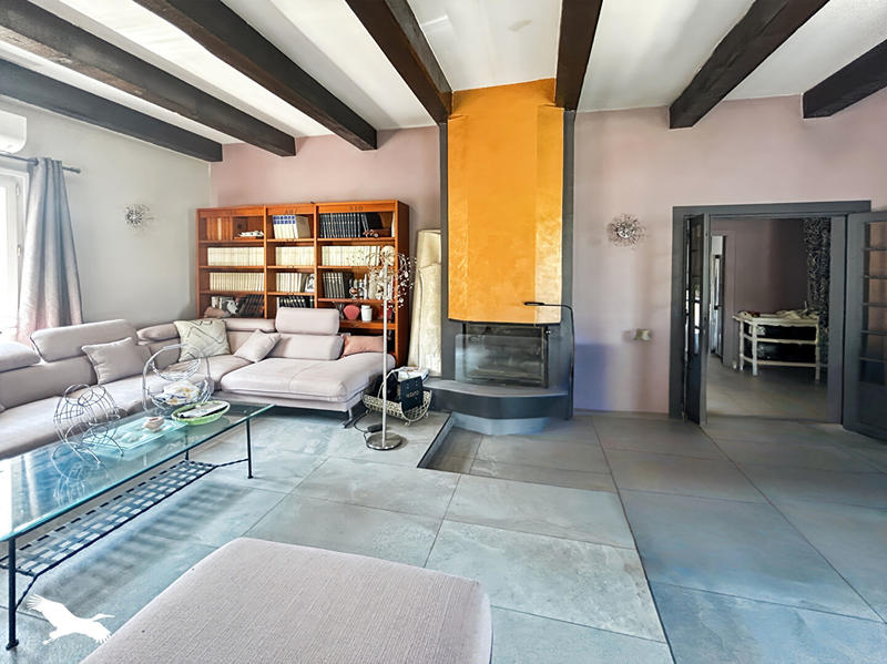 Maison - 202 m² - 7 pièces