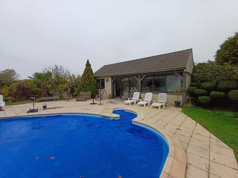 Maison - 243 m² - 8 pièces